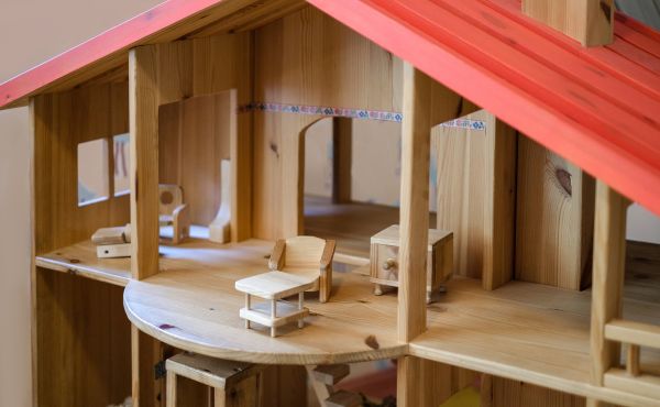 Doll House Assembly in Edmonds